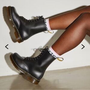 DR. MARTENS 1490 SMOOTH LEATHER MID CALF BOOTS | SIZE 7